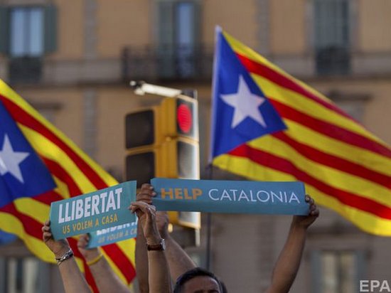 Мадрид пригрозил применить силу, если Каталония не подчинится прямому управлению