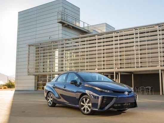 Toyota намерена выпускать авто с водородным двигателем