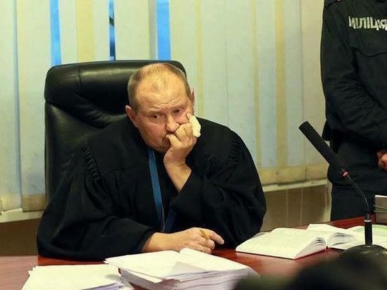 Интерпол объявил в розыск беглого украинского судью Чауса