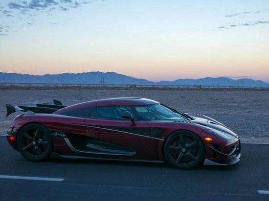 Рекорд. Суперкар Koenigsegg Agera RS развил скорость выше, чем Bugatti Veyron (видео)
