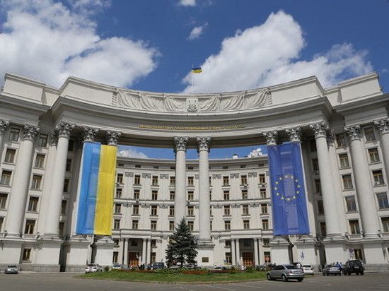 В МИД Украины сообщили о работе над безвизовым режимом еще с двумя странами