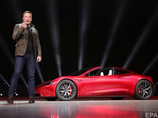 Илон Маск пообещал выпустить «летающую» версию Tesla Roadster