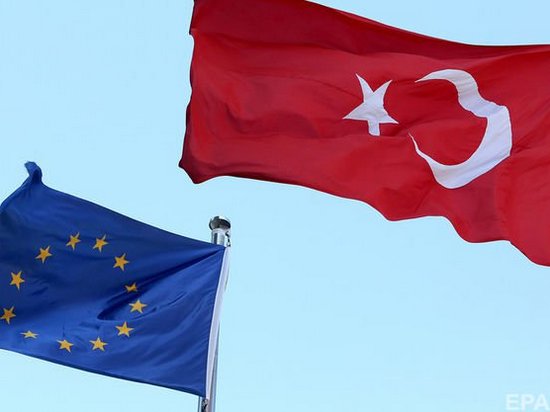Евросоюз сократил финансовую помощь Турции