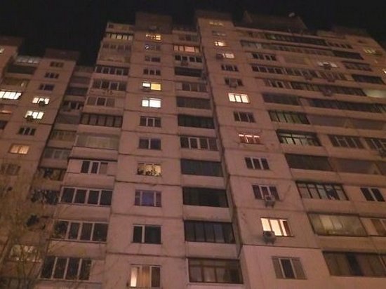 В Киеве 13-летняя девочка выпрыгнула с 14-го этажа