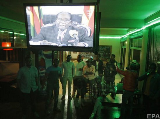 Президент Зимбабве не оправдал ожиданий и не ушел в отставку