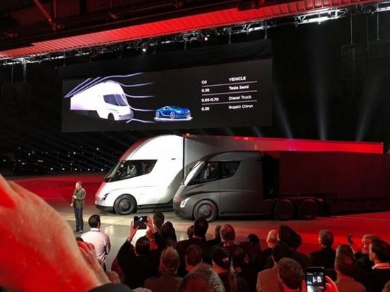 Илон Маск презентовал Tesla Semi — первый электрический грузовик марки Tesla (видео)