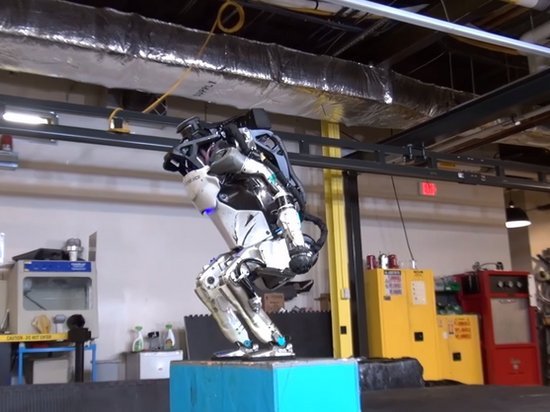 Boston Dynamics научила робота делать сальто назад (видео)