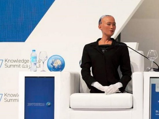 Человекоподобный робот София намерена создать семью (видео)