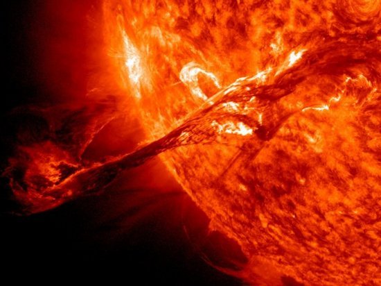 На Солнце появился гигантский протуберанец — ученые
