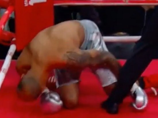 Российский боксер жестко нокаутировал украинца в первом раунде (видео)