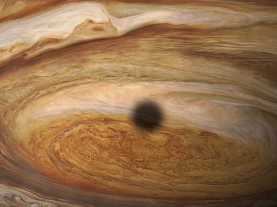 Ученые подсчитали глубину Большого Красного Пятна на Юпитере