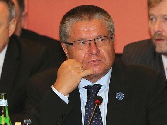 Российского министра Улюкаева признали виновным в получении взятки