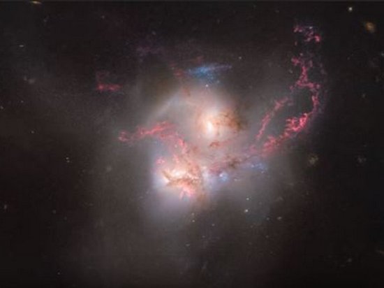 Ученые показали, как происходит слияние двух галактик (видео)