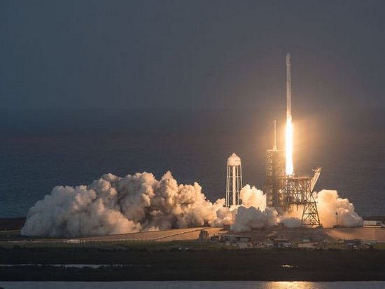 Ракета Falcon 9 вывела на орбиту десять спутников (видео)