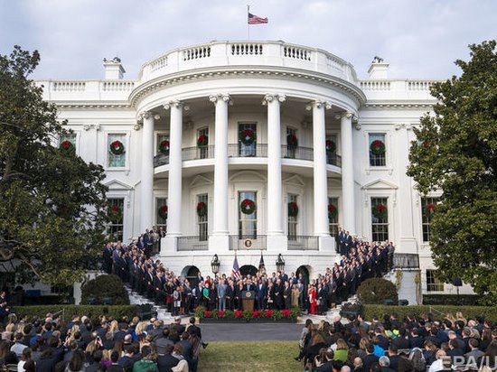 Меланья Трамп распорядилась спилить 200-летнее дерево у Белого дома