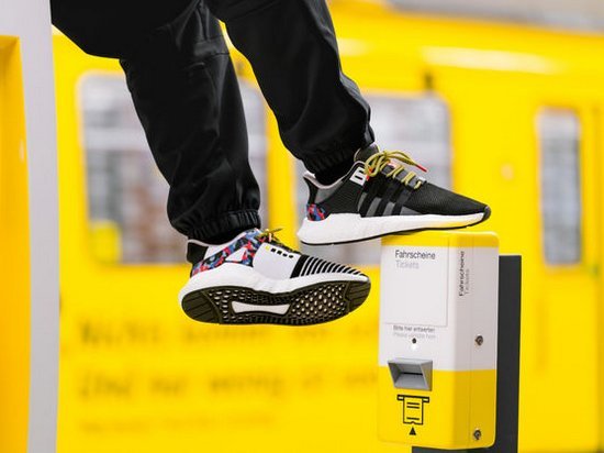 Adidas выпустила кроссовки с встроенным проездным (фото)