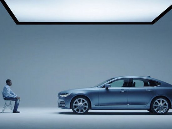 Машина Volvo провел первое собеседование с водителем (видео)