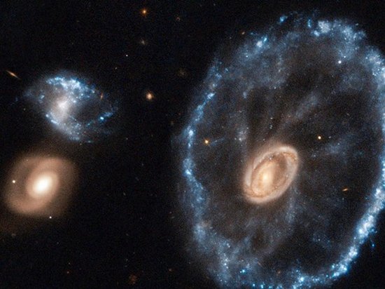 Телескоп Hubble сфотографировал галактику Колесо Телеги