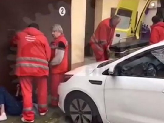 В Сочи медсестры выбросили на улицу тяжелобольного (видео)