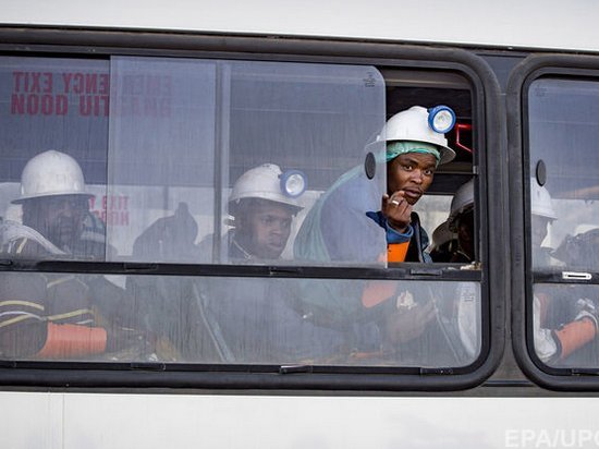 В ЮАР спасли почти тысячу шахтеров, которые были заблокированы в руднике