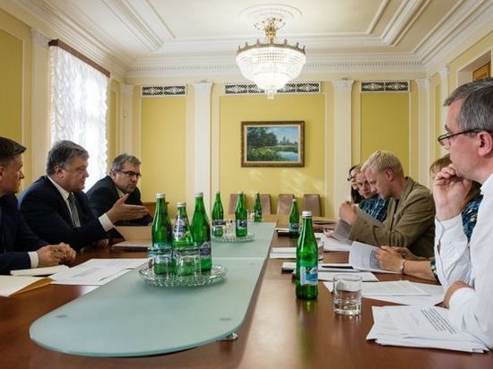 Петр Порошенко предложил замену декларациям антикоррупционеров