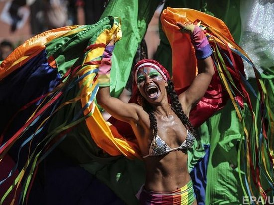 В Рио-де-Жанейро начался всемирно известный карнавал (фото)