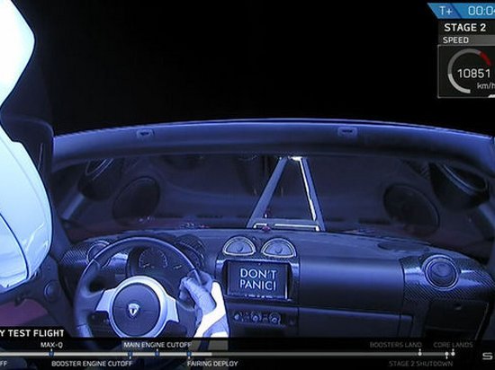 Электрокар Tesla Roadster отправился в открытый космос (видео)