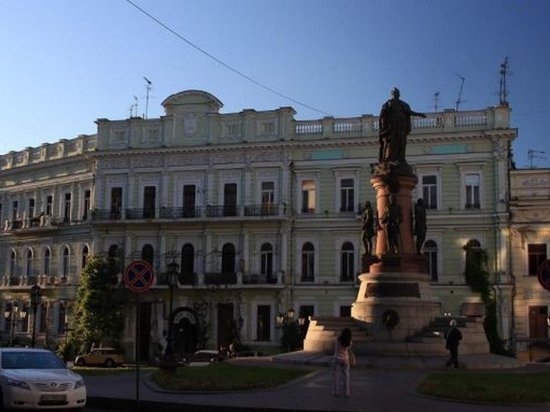 Суд решил оставить памятник Екатерине II в центре Одессе