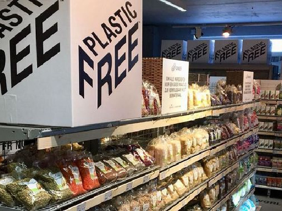 В Амстердаме открыли первый в мире супермаркет с отделом без пластика