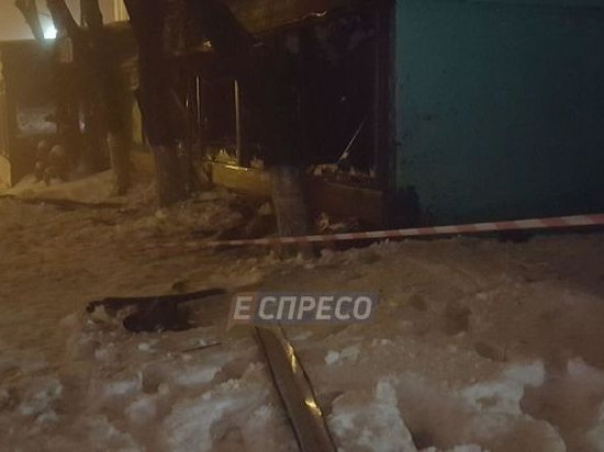 В центре Киева неизвестные стреляли из гранатомета по ресторану