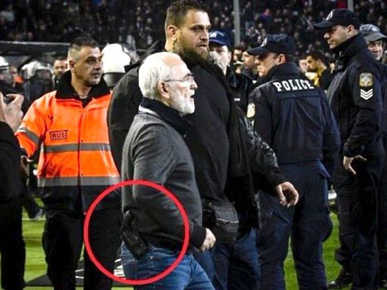 В Греции вооруженный российский предприниматель прервал футбольный матч