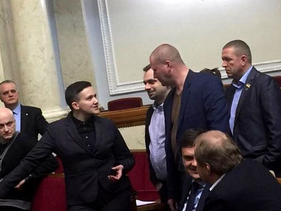 Надежда Савченко пришла в Раду с пистолетом и гранатой - нардеп