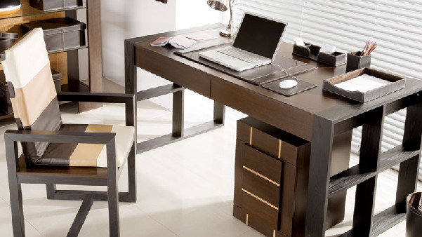 офисный стол