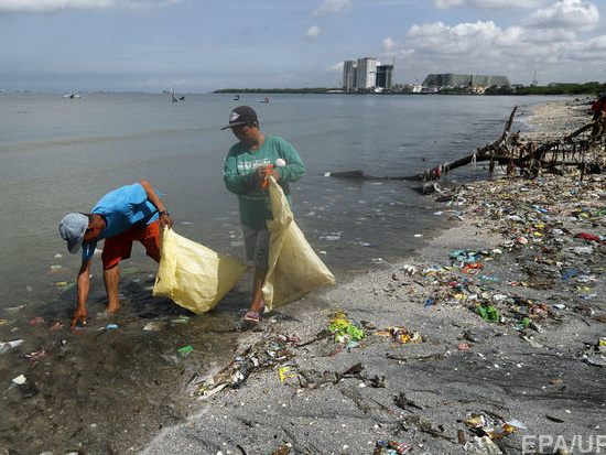 Объем пластикового мусора в океане за 10 лет увеличится втрое