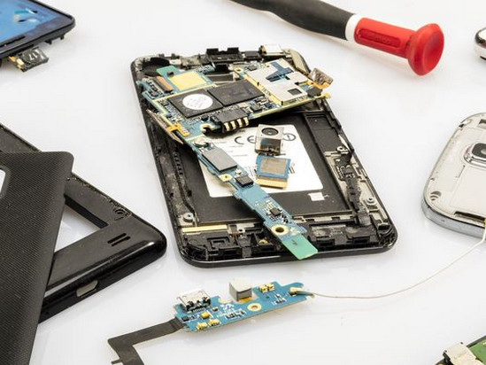 Как сдать смартфон в ремонт и не потерять личные данные?