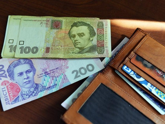 Сбережения украинцев за последний год уменьшились