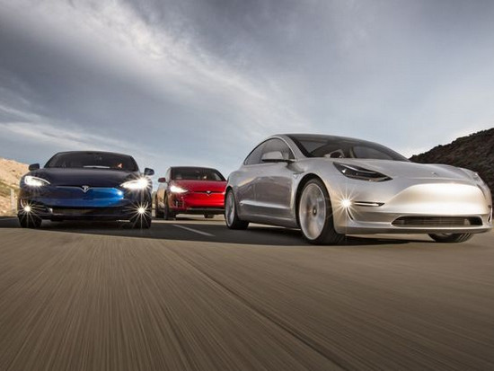 Tesla отзывает более 100 тысяч седанов Model S