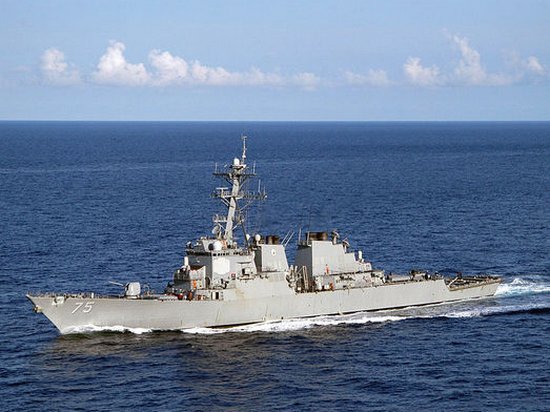 СМИ: Ракетный эсминец США приблизился к военно-морской базе РФ в Сирии