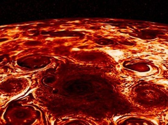 Агентство NASA опубликовало видео полета над северным полюсом Юпитера
