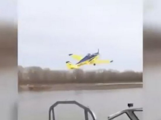 В РФ разбился самолет, погибли два человека (видео)