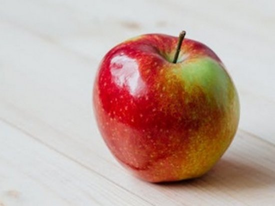 Жительницу США оштрафовали за яблоко на $500