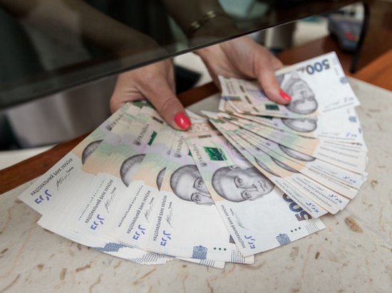 АМКУ начал проверку «драконовских» комиссий при денежных переводах