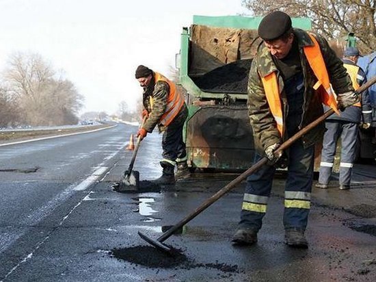 Украинская компания выиграла тендер на ремонт дороги за 62 гривни 30 копеек