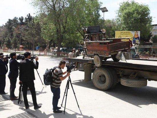 Во время двойного теракта в Кабуле погибли восемь журналистов (видео)