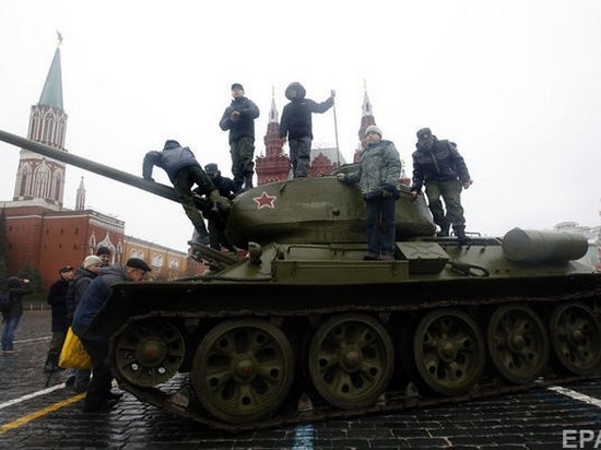 РФ резко снизила военные расходы из-за экономических проблем