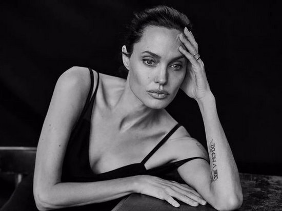 Косметолог Анджелины Джоли раскрыла секреты ее красоты