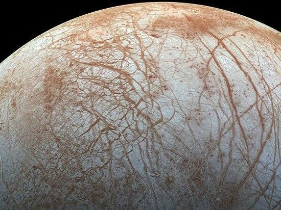 NASA объявило о новых доказательствах существования гейзеров на спутнике Юпитера