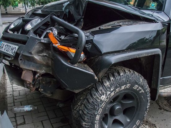 В Киеве пьяный водитель устроил ДТП и сбежал, оставив жену и детей