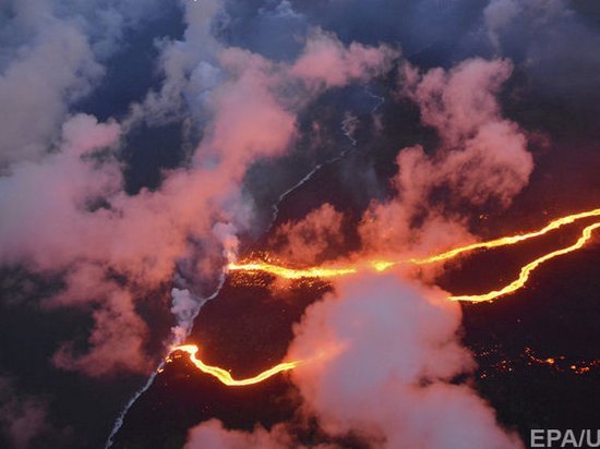 Лава вулкана может перекрыть последний наземный путь эвакуации на Гавайях