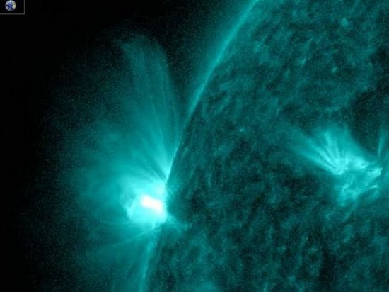 Астрономы NASA опубликовали снимок вспышек на Солнце (фото)